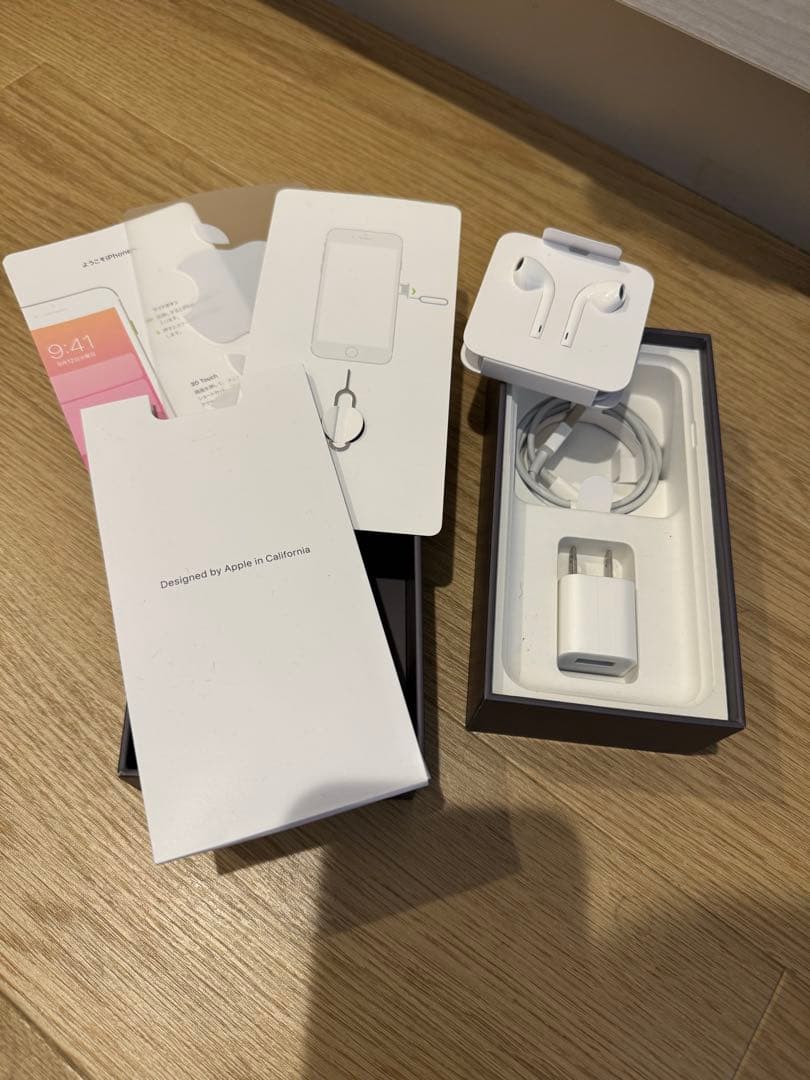 Apple iPhone 8 スペースグレイ simフリー64GB 本体、ケース