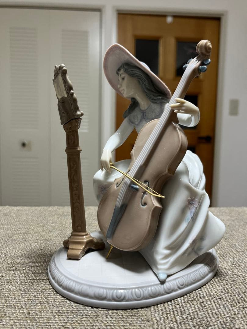 LLADRO リヤドロ チェロを弾く少女