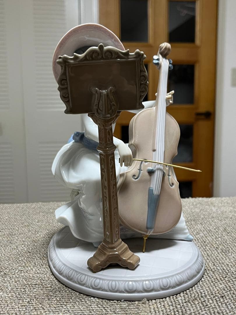 LLADRO リヤドロ チェロを弾く少女