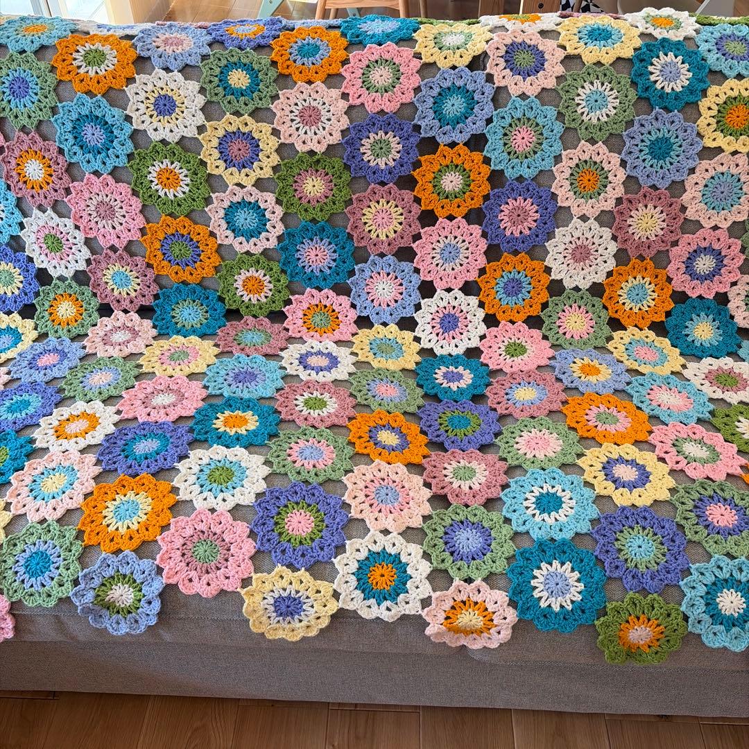 ハンドメイド　お花のモチーフ　ベットカバー　マルチカバー　アクリル