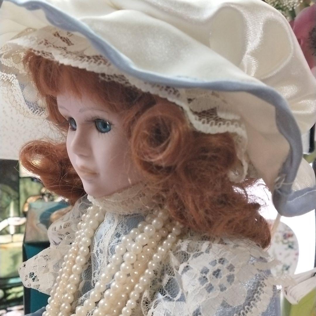 ヴァネッサドールと布張り椅子