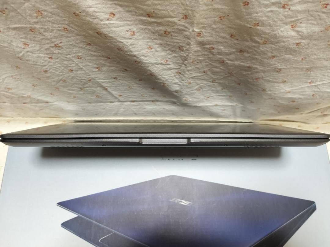 【ASUS ZenBook 13 UX331UN（13.3型、i5、8GB)】