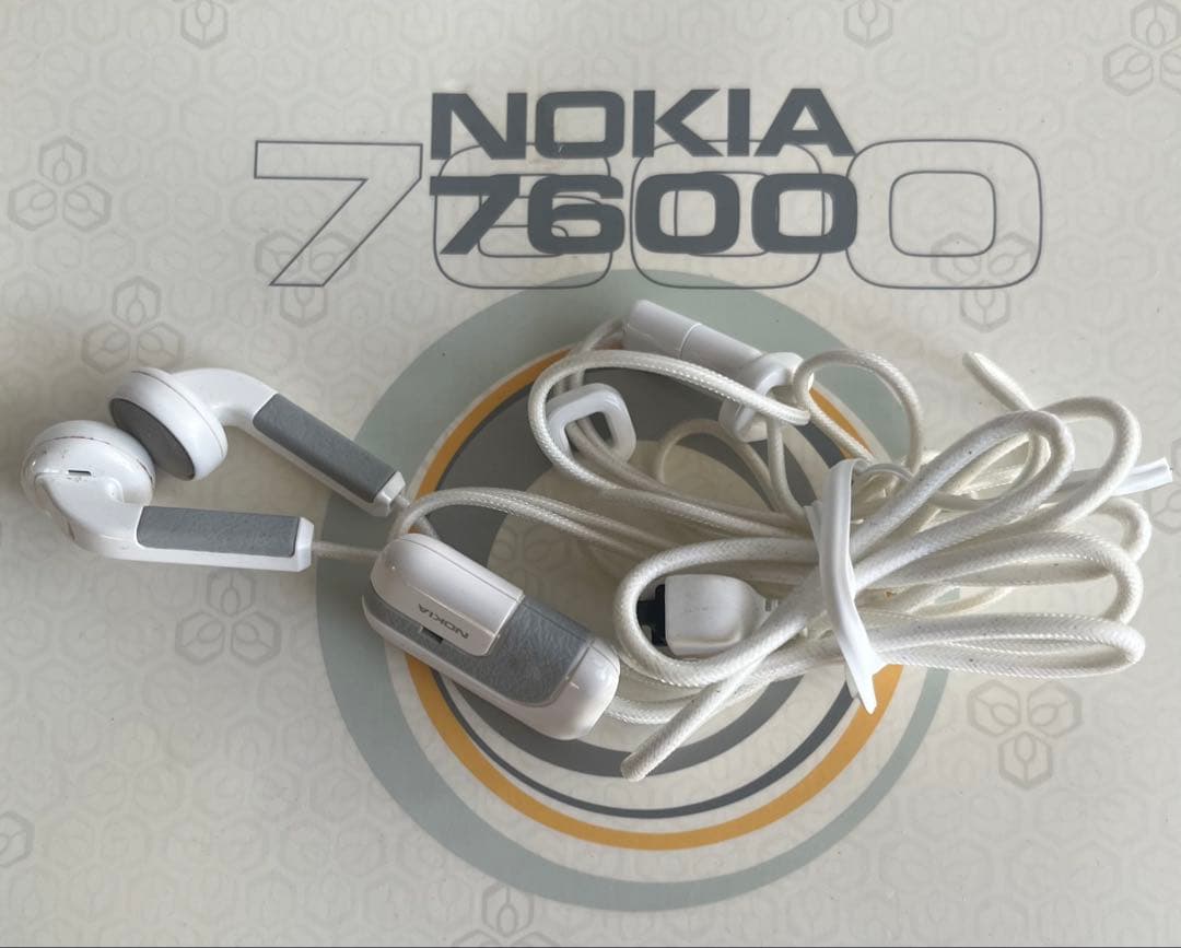 良*S様 Nokia 7600 本体 ホワイト/ゴールド