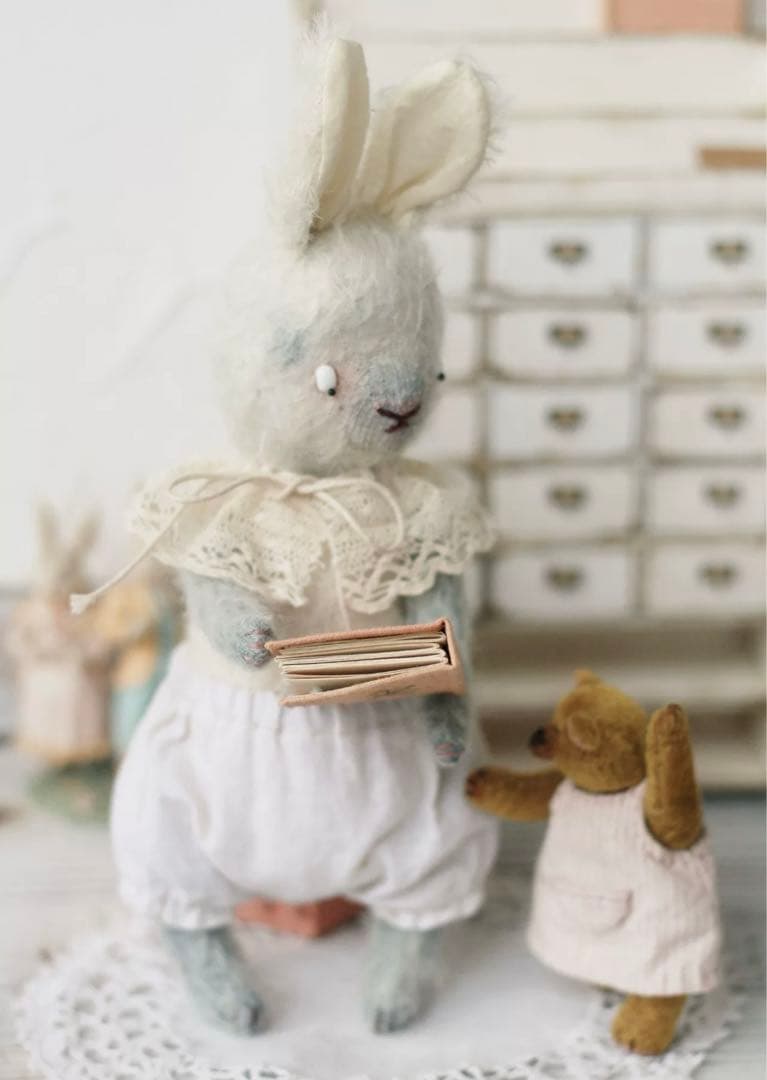 本が好きなうさぎさん アーティストベア テディベア 海外作家様 ハンドメイド