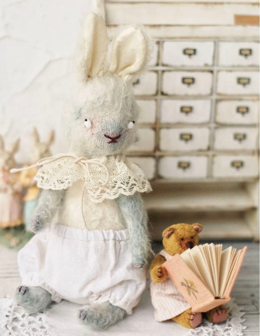 本が好きなうさぎさん アーティストベア テディベア 海外作家様 ハンドメイド