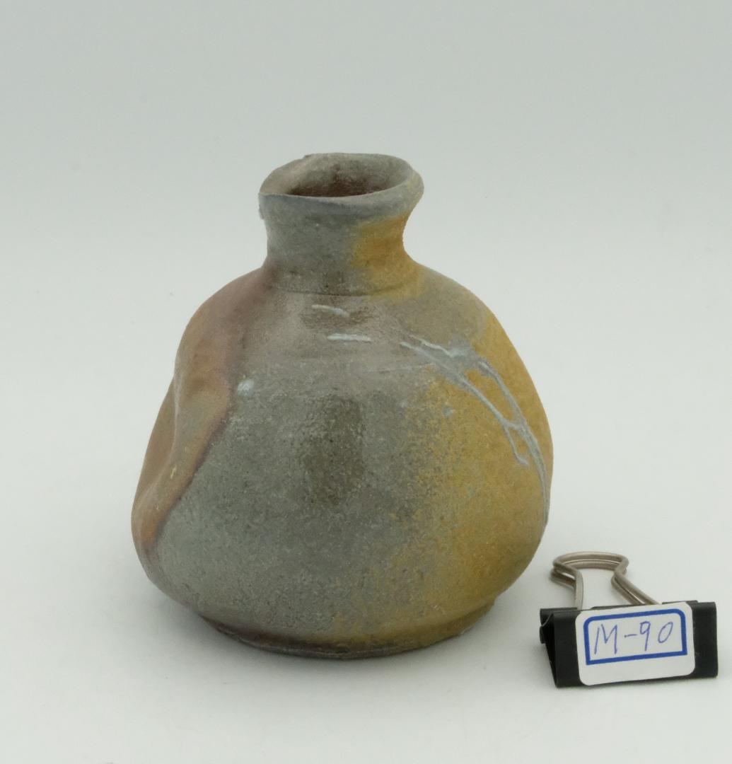 備前焼　花器蹲る一輪挿し　特殊穴窯焼成　備前焼き締め