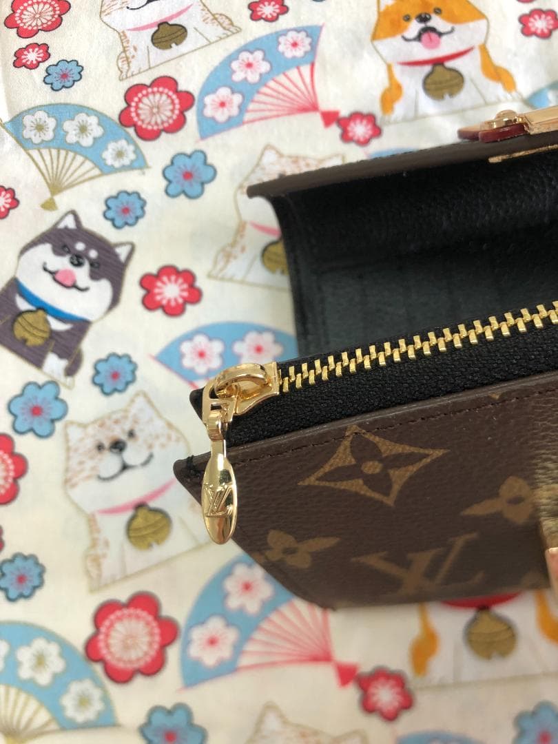 三つ折り財布　レザー　ブラウン　LVlogo　ゴールドロック　上品　バッグ　男女