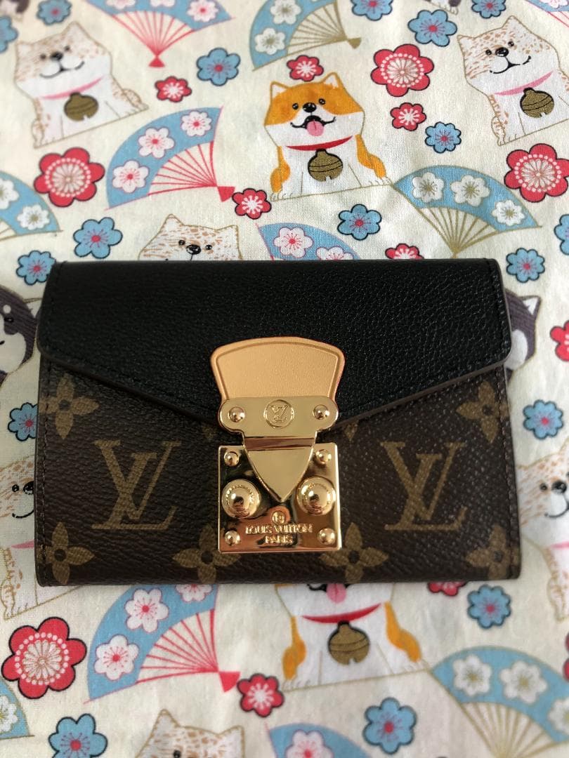 三つ折り財布　レザー　ブラウン　LVlogo　ゴールドロック　上品　バッグ　男女