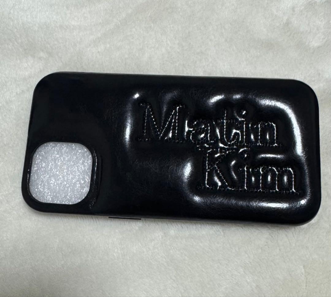 Matin Kim ブラックiPhoneケース