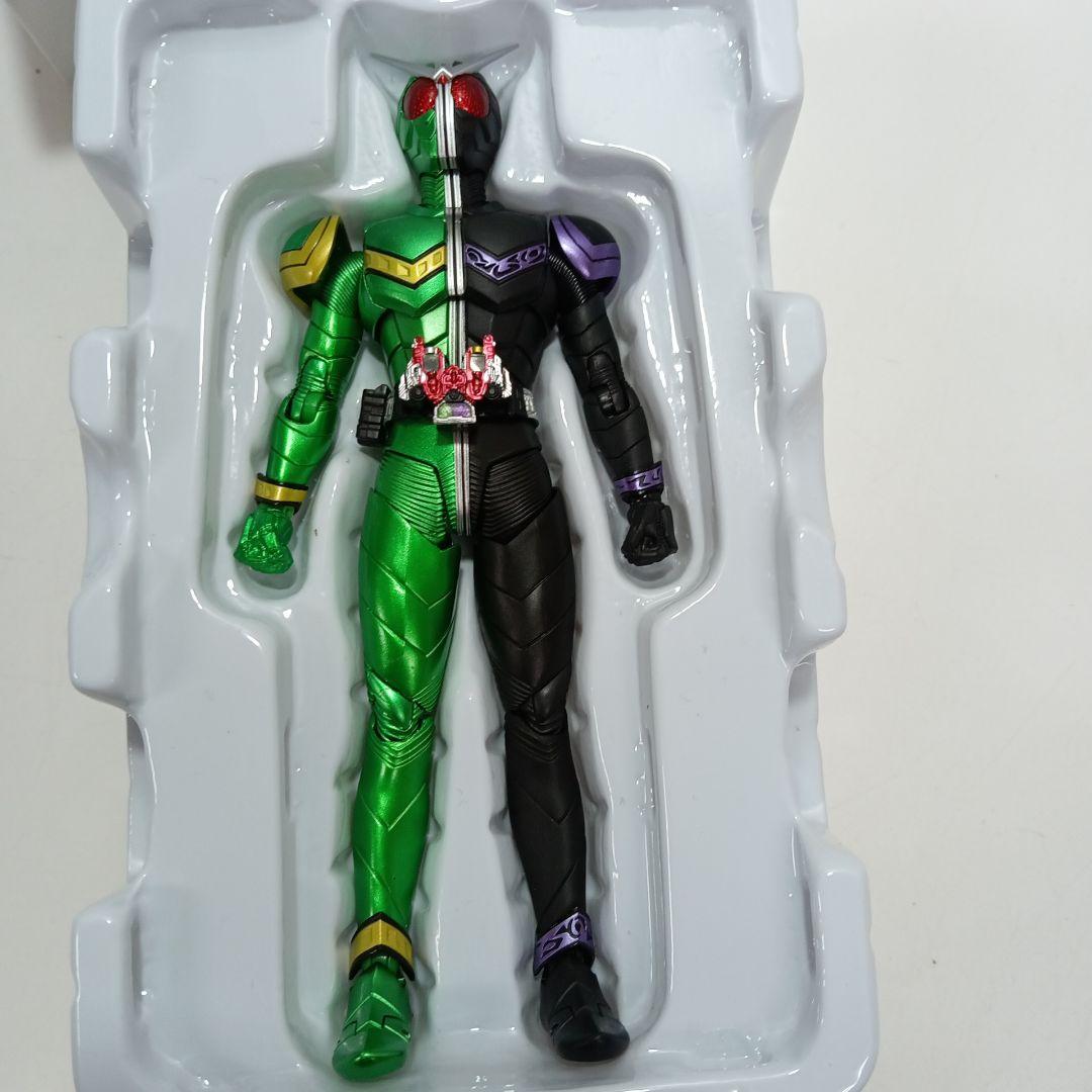 SHフィギュアーツ　真骨彫製法　仮面ライダーW サイクロンジョーカー