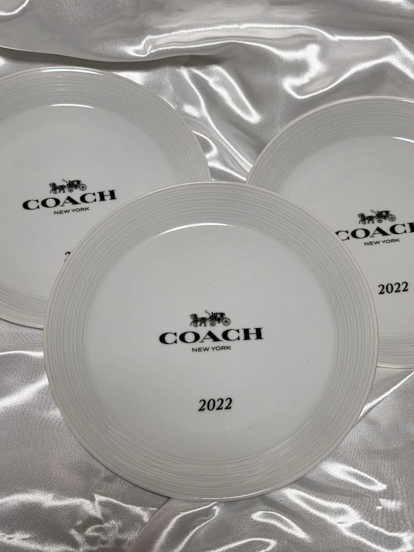 【新品未使用】COACH皿３枚セット　プレゼント用メッセージカード付き