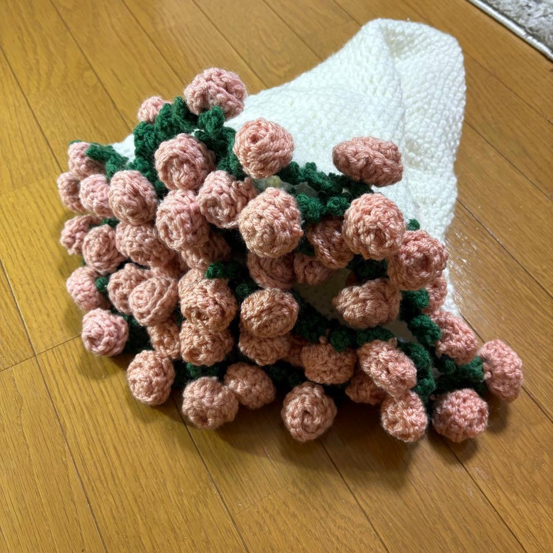 バラの花束ブランケット直径79センチメートル　56本の大きなバラストールとしても