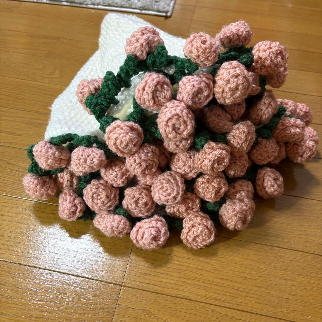 バラの花束ブランケット直径79センチメートル　56本の大きなバラストールとしても