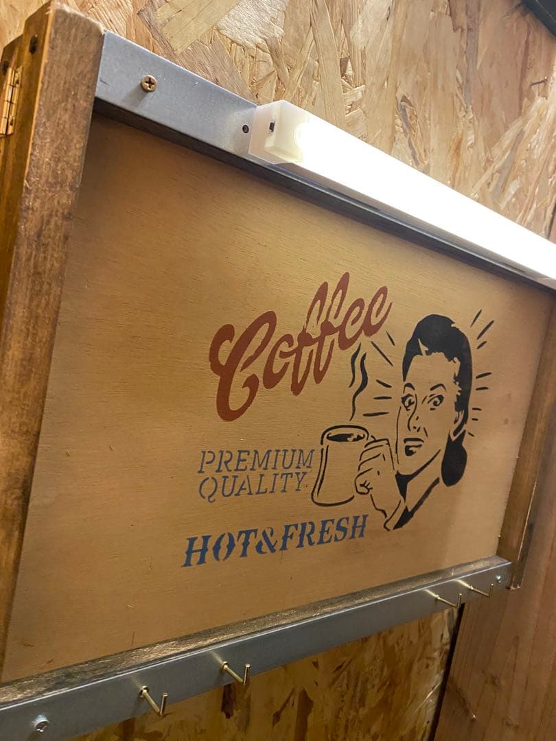 センサー照明付き　壁掛け収納　アクセサリー収納　アメリカン　diner