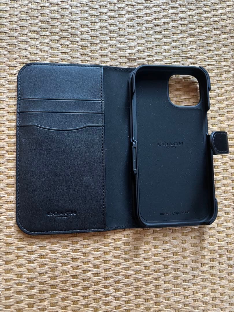 よっちゃん【美品】COACH iPhone 15 手帳型ケース ブラック