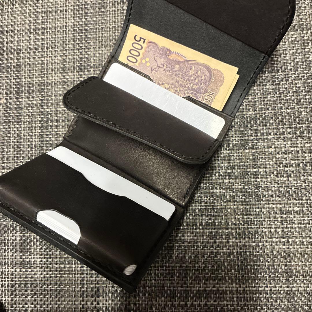 黒　ブラック　三つ折り財布　コンチョ.革ウォレットチェーン付き　ハンドメイド
