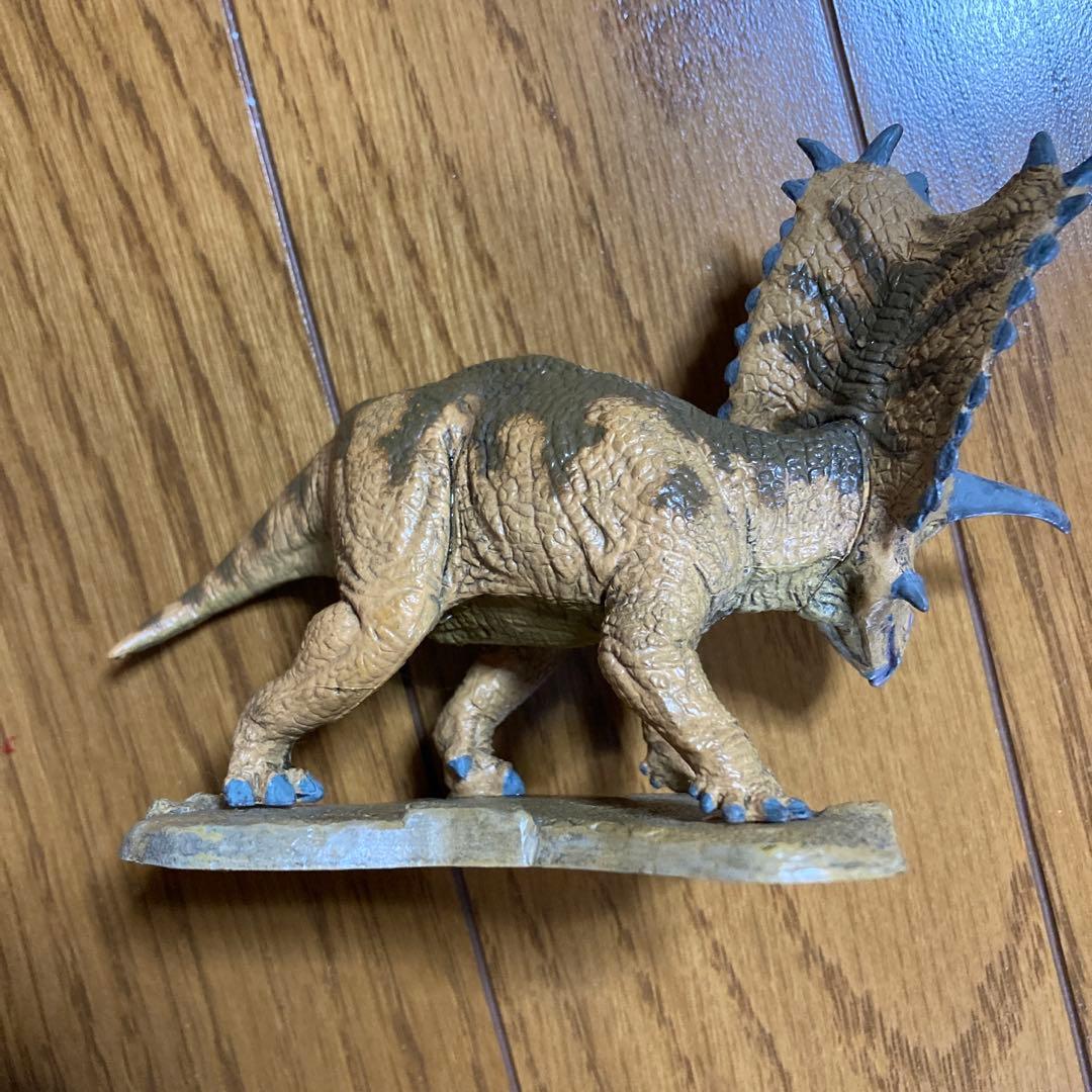 福井県立恐竜博物館　ビスタヒエヴェルソルVSペンタケラトプス