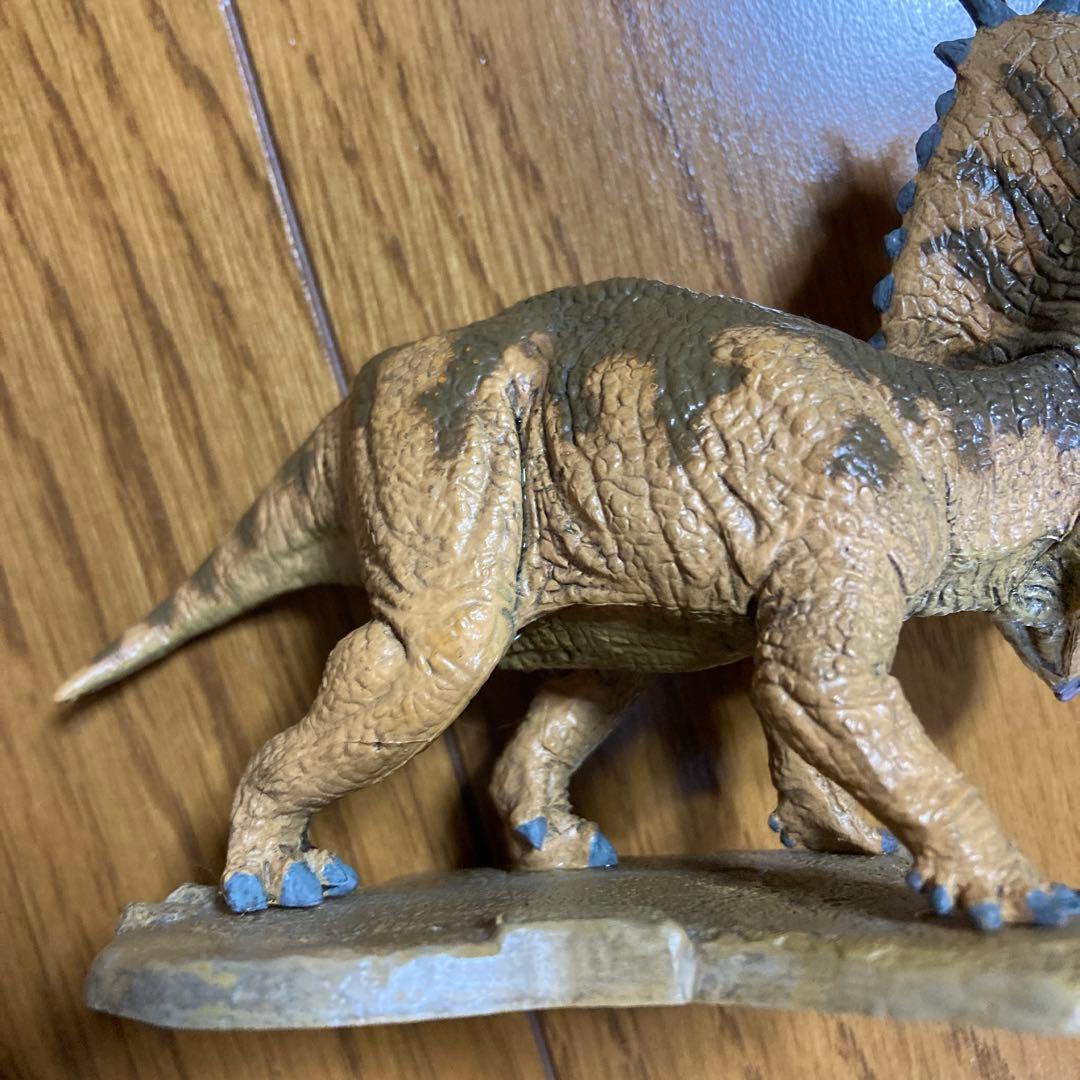 福井県立恐竜博物館　ビスタヒエヴェルソルVSペンタケラトプス