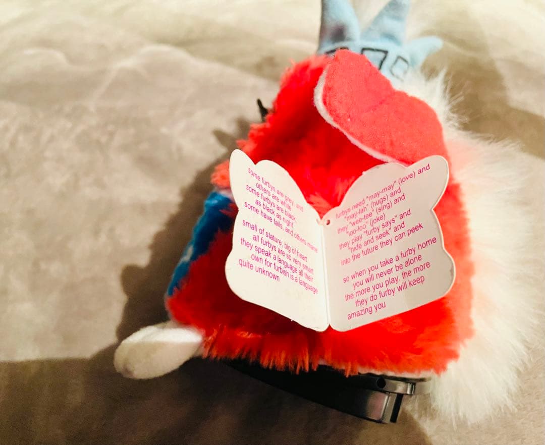 アメリカ限定の「PATRIOTIC FURBY」（自由の女神バージョン）