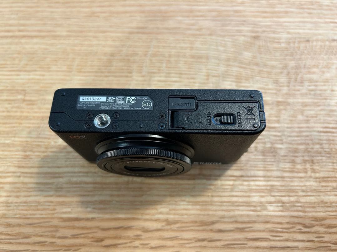 【ジャンク】Fujifilm XQ1 デジタルカメラ