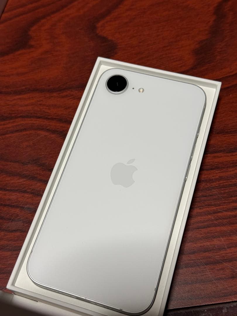 iPhone 16e 128GB ホワイト 美品 100% フィルム iFace