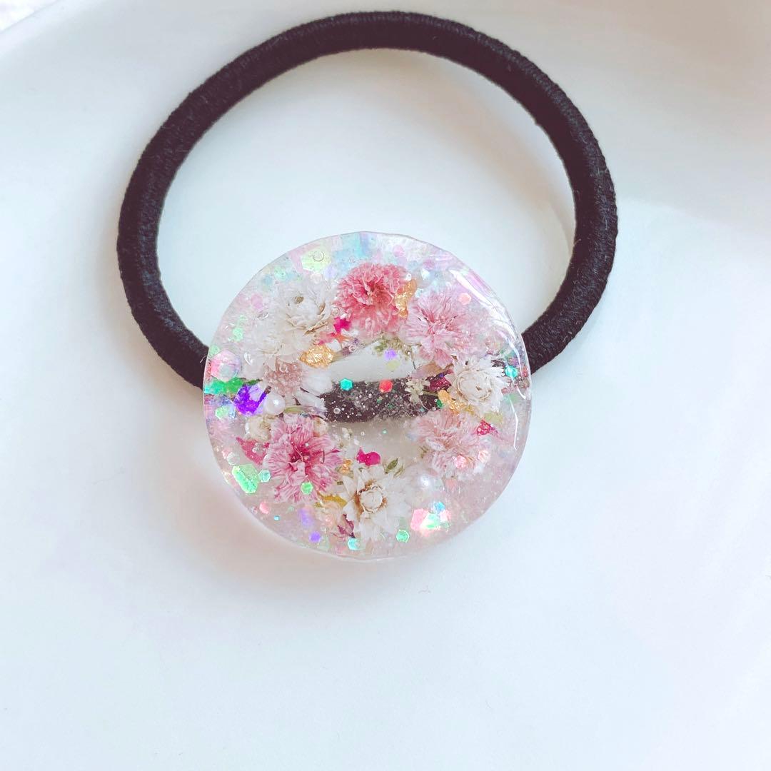 レジンヘアゴム　ピンク　お花のリース　春　淡色　プレゼント　ホロ　キラキラ