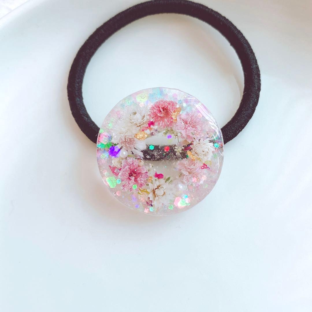 レジンヘアゴム　ピンク　お花のリース　春　淡色　プレゼント　ホロ　キラキラ