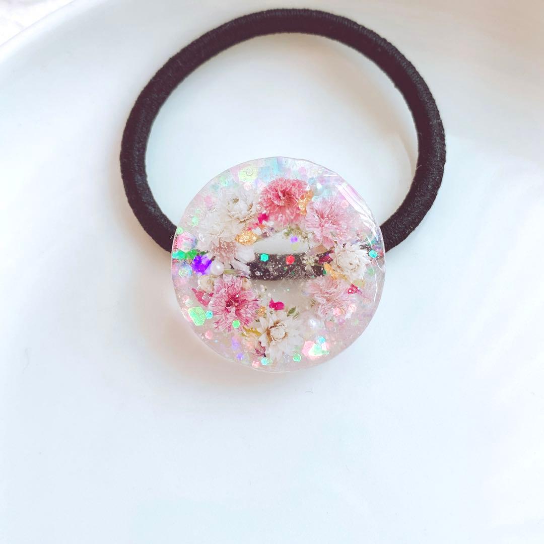 レジンヘアゴム　ピンク　お花のリース　春　淡色　プレゼント　ホロ　キラキラ