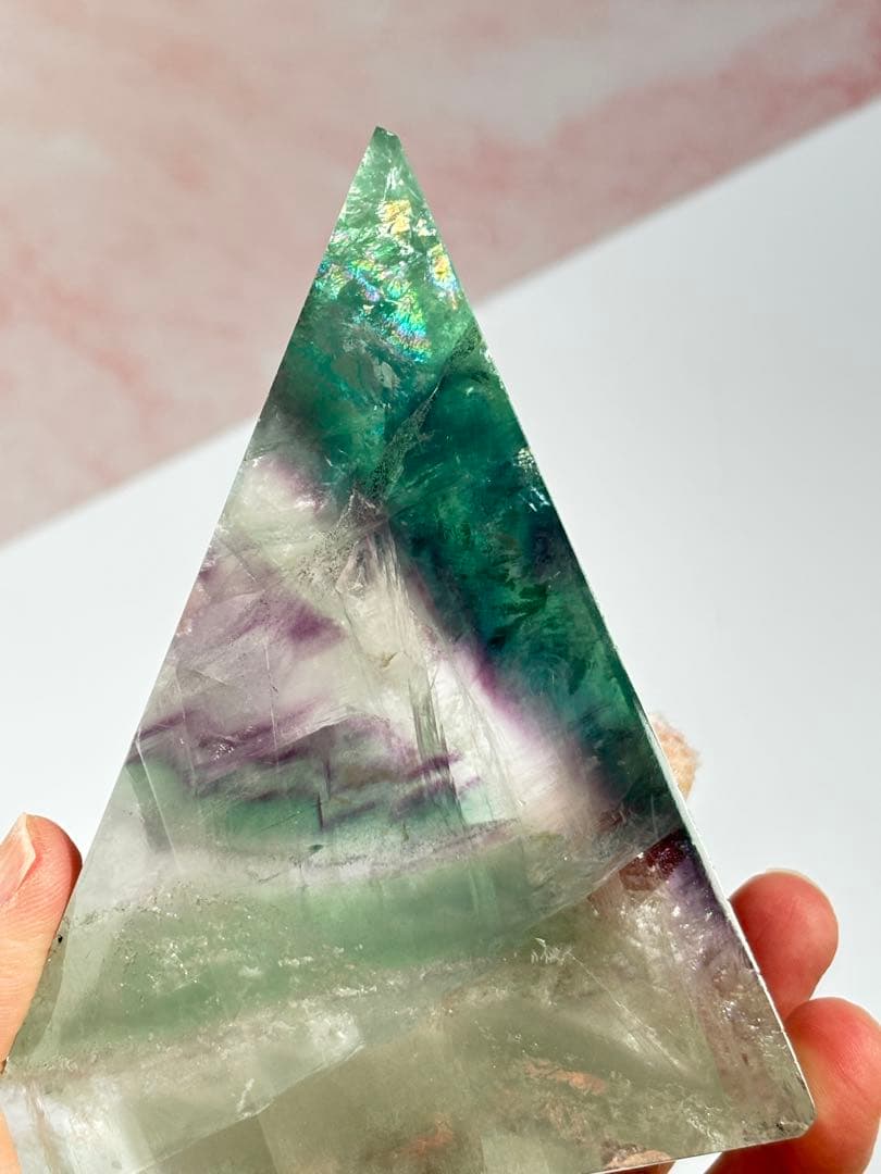 自立　ギラギラの先端　フローライト　透明感　三角　ハイグレード　虹　パワー