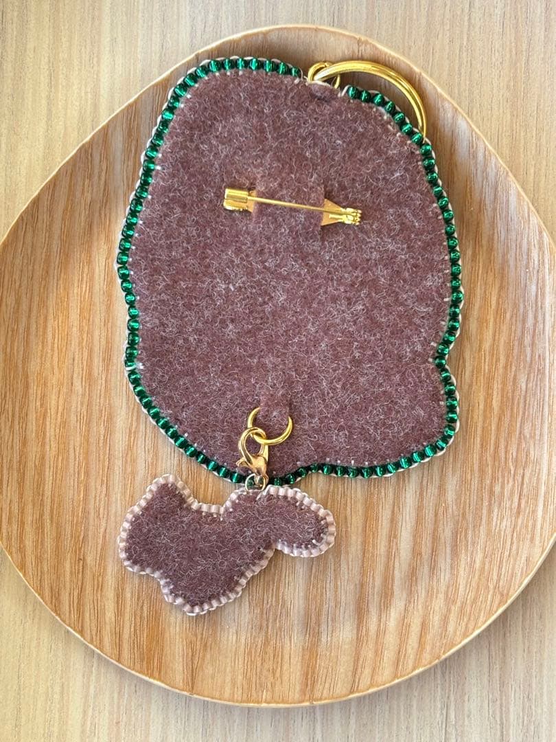 パグ　犬　刺繍　ブローチ　チャーム　ポーチ　ハンドメイド
