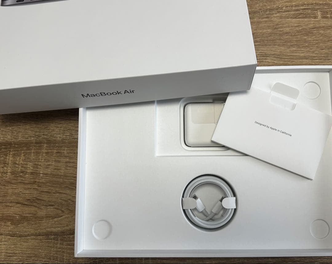 MacBook Air M1 8GBメモリ / 512GB スペースグレイ