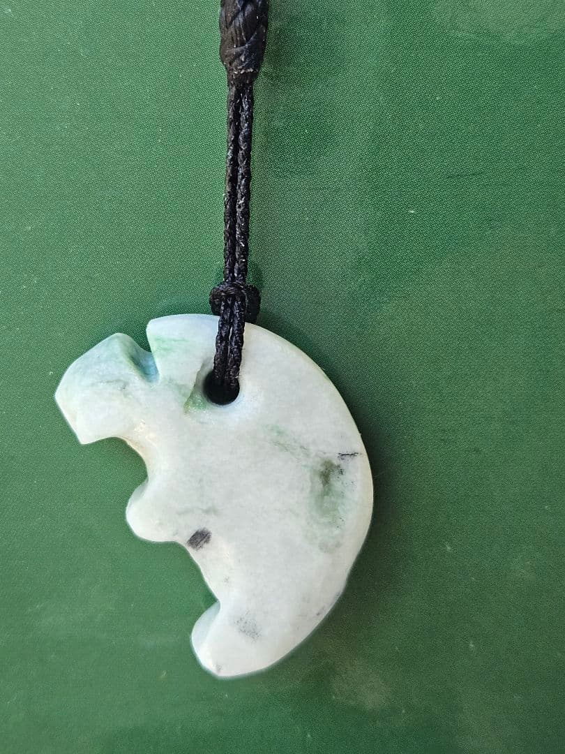 獣型　獣形翡翠勾玉　　　　　　☆8,000円☆