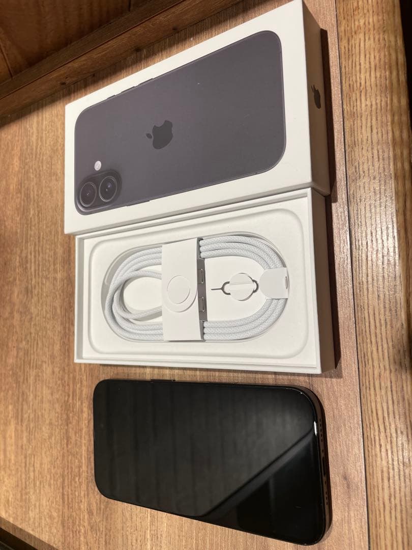iPhone16 ブラック バッテリー100%