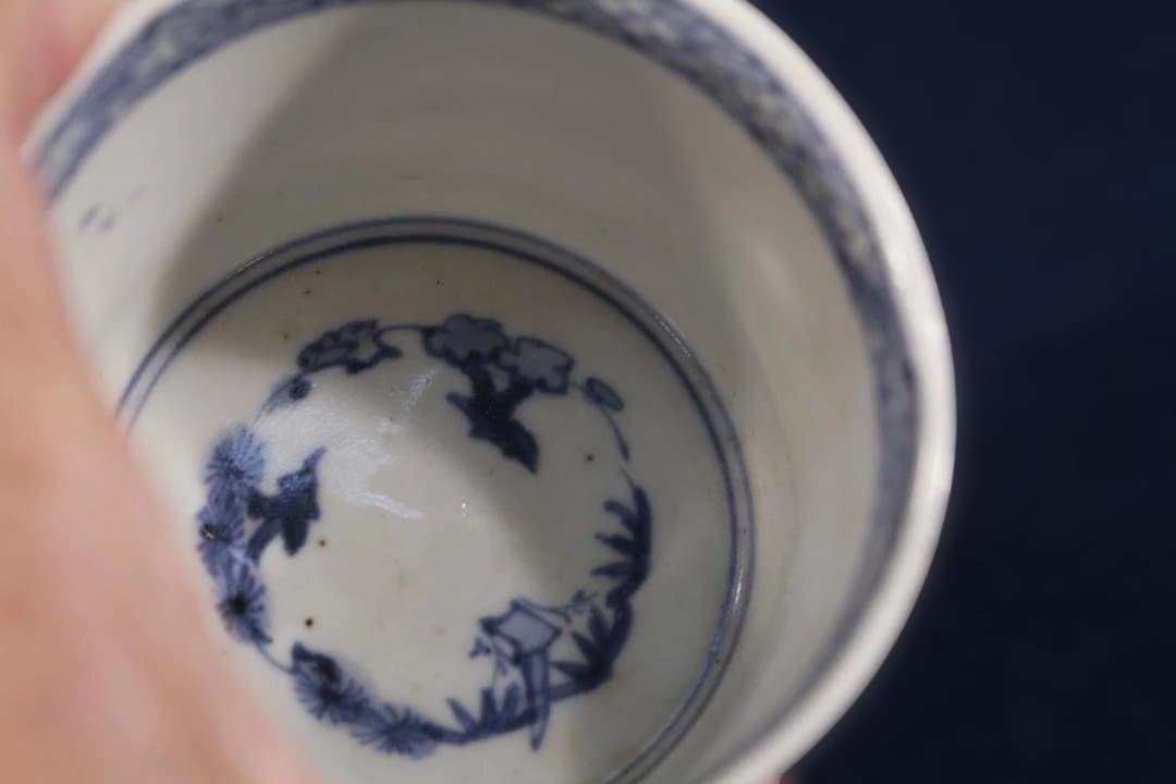 644　古伊万里大振染付大河蛇行菊花唐草図蕎麦猪口　ほぼ完品　江戸中期