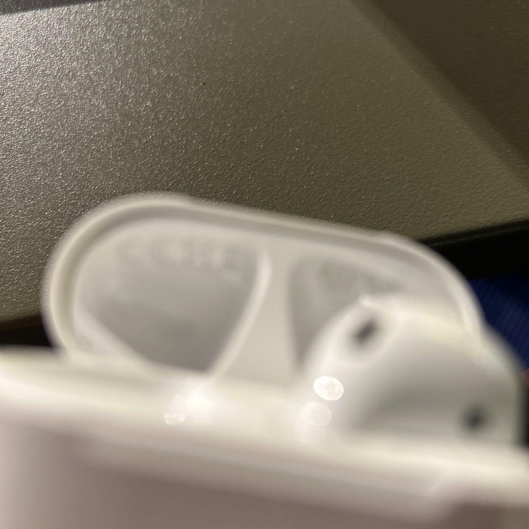 Apple AirPods第二世代　ケースと右耳のみ