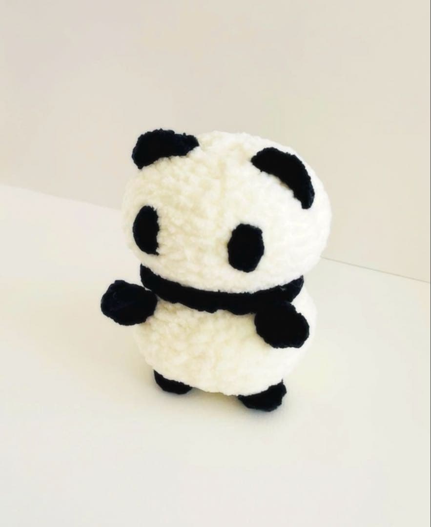大きなパンダさんの編みぐるみ
