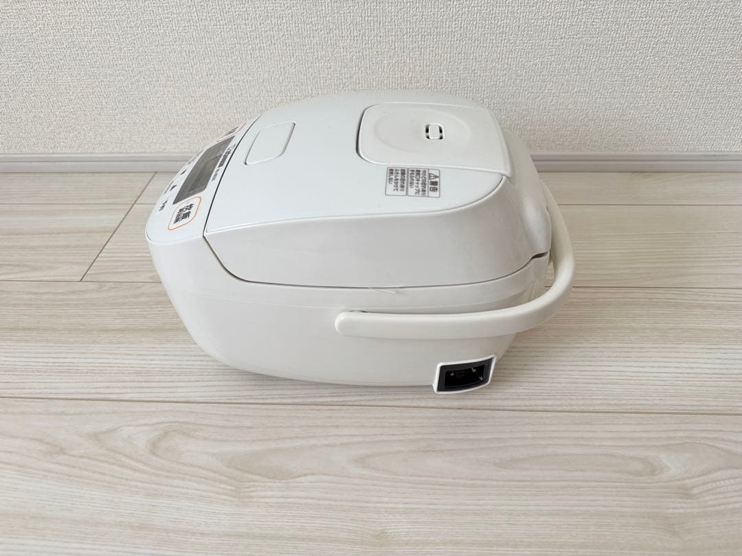 ZOJIRUSHI 極め炊きマイコン炊飯ジャー　 NL-BE05-WZ ホワイト