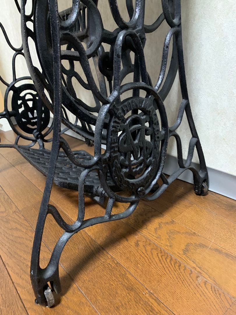 引取可♡アンティーク　ミシンテーブル　雑貨　テーブル　MISHIN カフェ