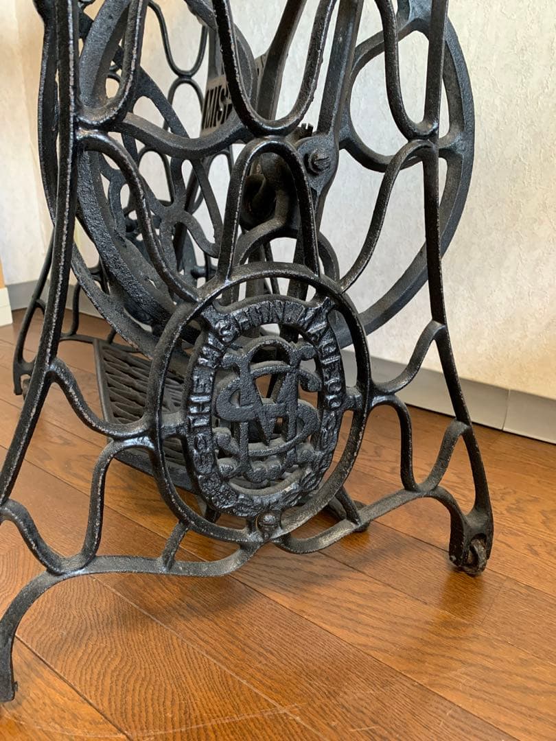 引取可♡アンティーク　ミシンテーブル　雑貨　テーブル　MISHIN カフェ