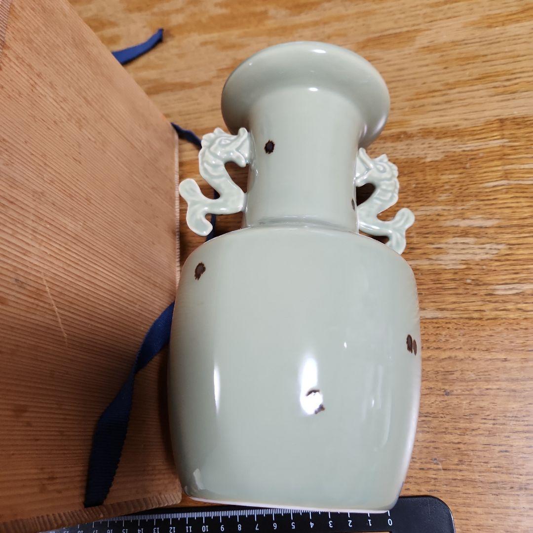 ドラゴンハンドル付き陶器花瓶　 飛青磁