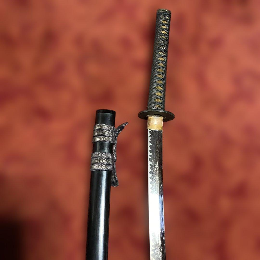格安模造刀 黒柄 獅子彫鉄丸鍔 黒呂鞘