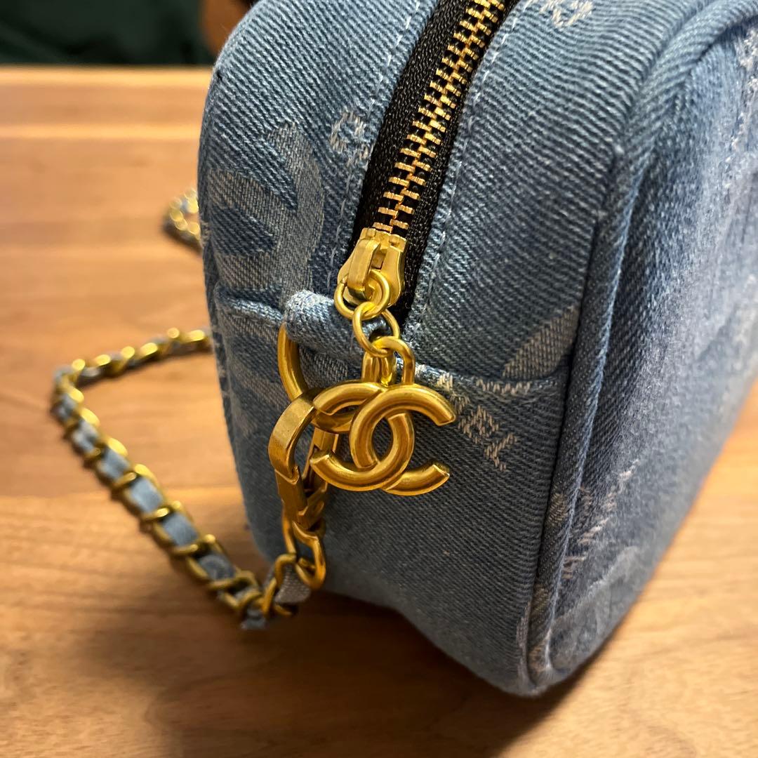 CHANEL ノベルティ　デニムバッグ ゴールドチェーン