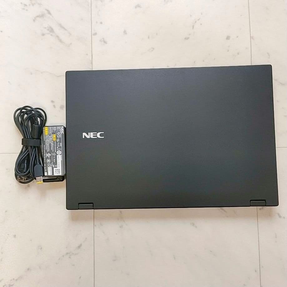 美品☆オフィスつきノートパソコンSSD256GB・8GBで快適　書類作成 DVD