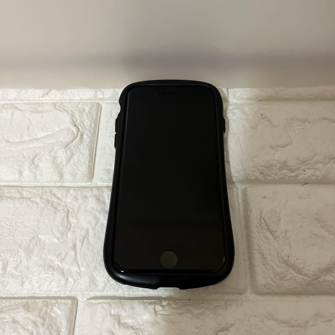 Apple iPhone 8 ブラック 黒　本体 64GB