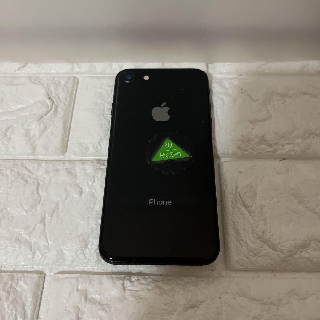 Apple iPhone 8 ブラック 黒　本体 64GB
