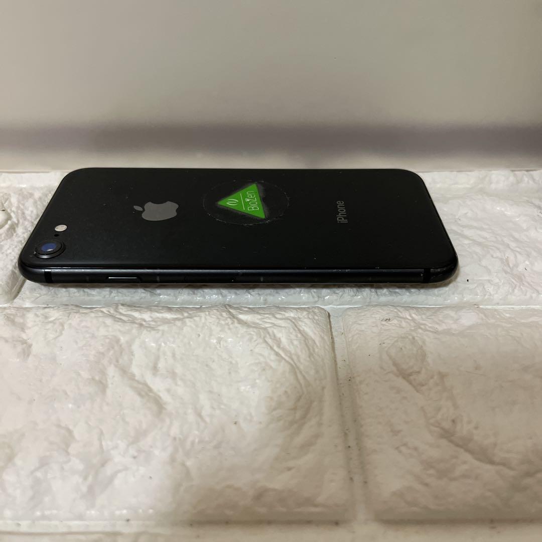 Apple iPhone 8 ブラック 黒　本体 64GB