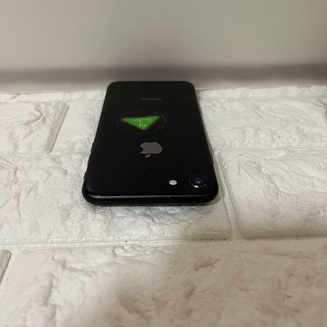 Apple iPhone 8 ブラック 黒　本体 64GB