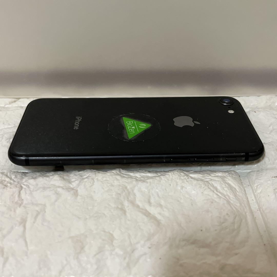 Apple iPhone 8 ブラック 黒　本体 64GB