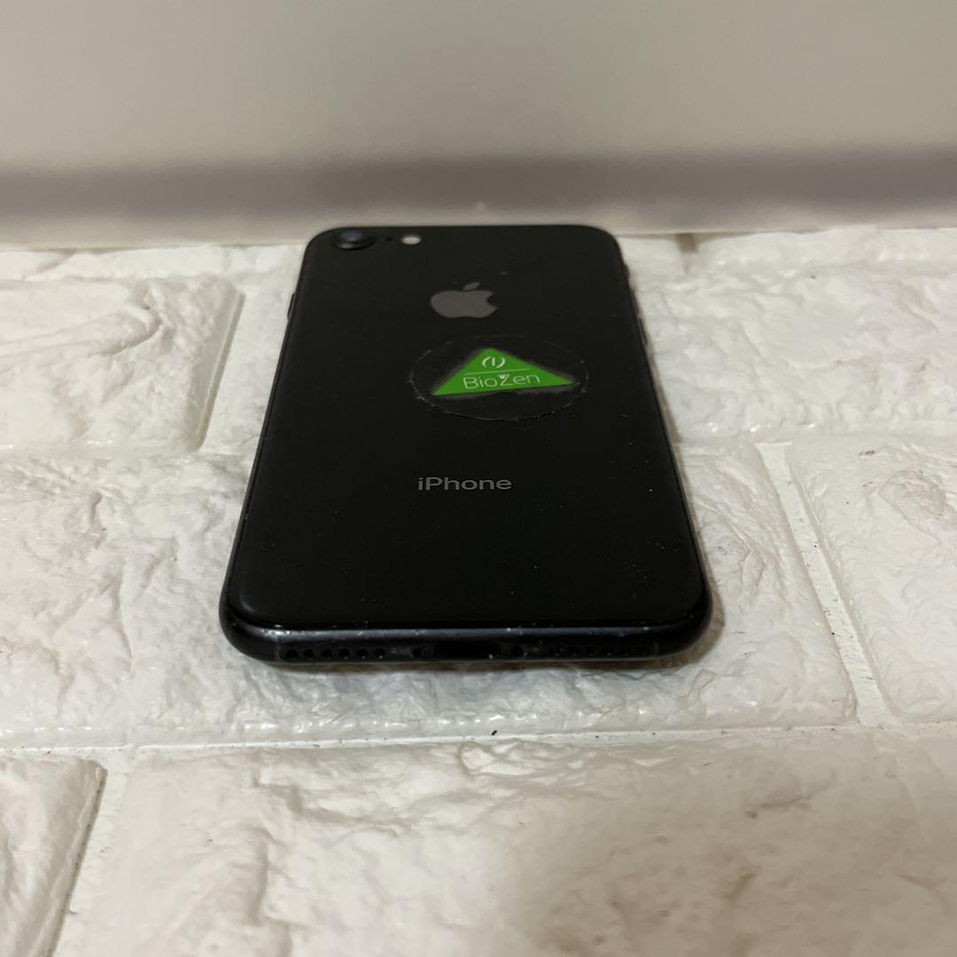 Apple iPhone 8 ブラック 黒　本体 64GB