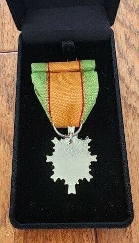 第5級防衛功労章操縦無事故、募集功労等、箱はベルベット物